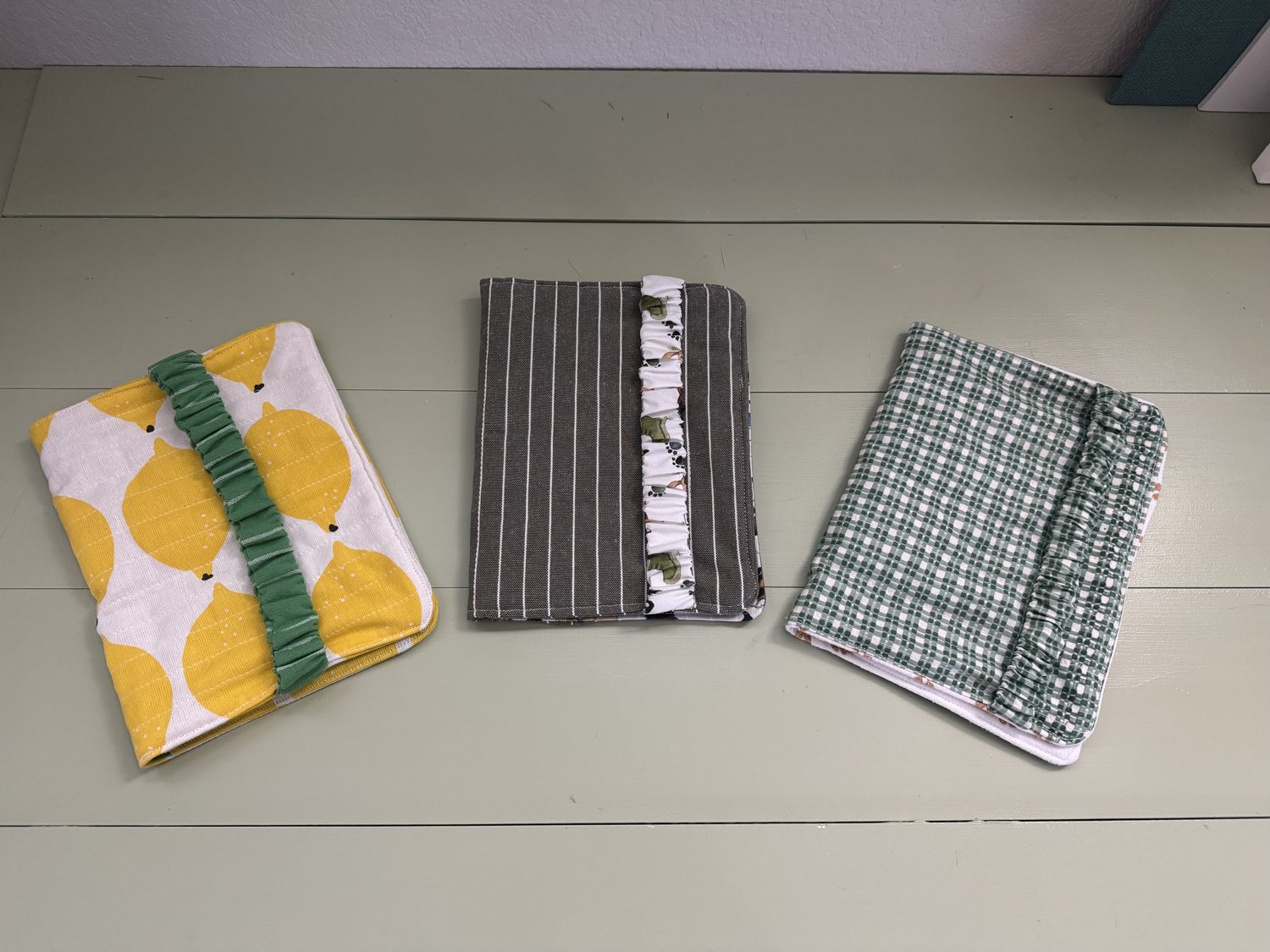 Folding wipes cases in three fabrics